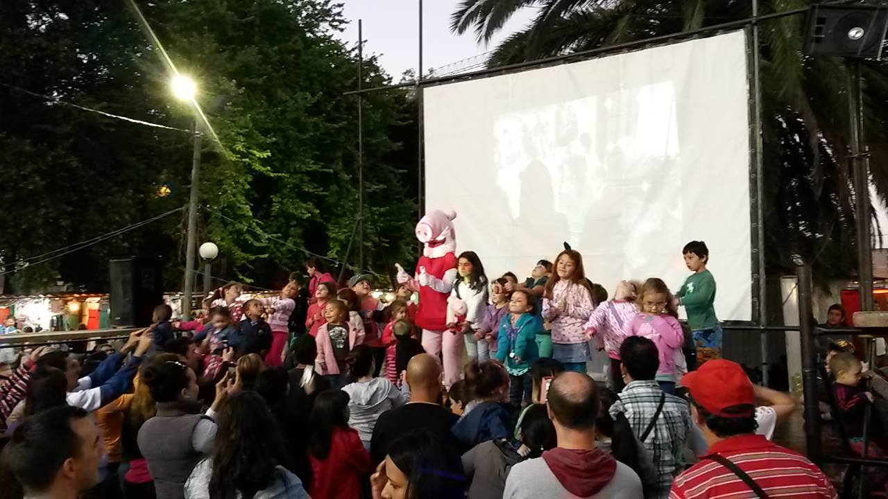 Espectáculo para niños en Feria Nocturna del Parque Batlle