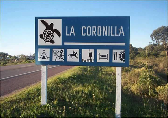 Cartel de entrada a La Coronilla