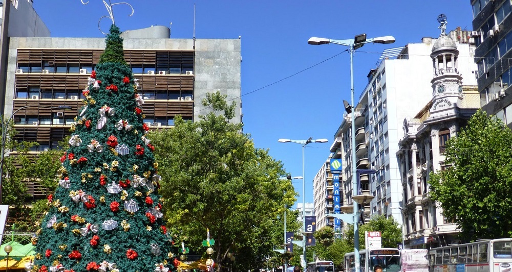 Árbol de navidad en Plaza del Entrevero