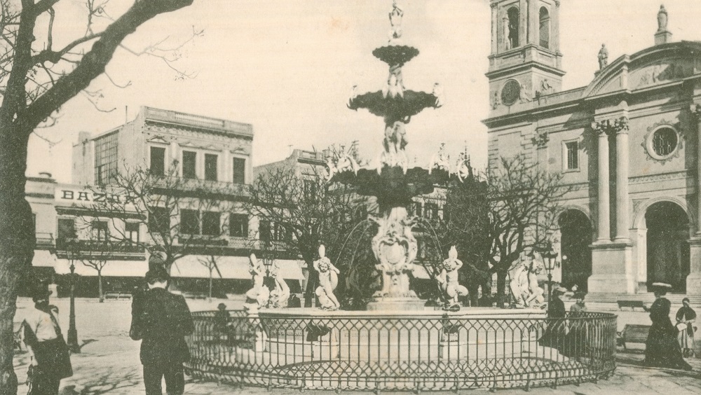 Fotografía antigua de la Plaza Matriz